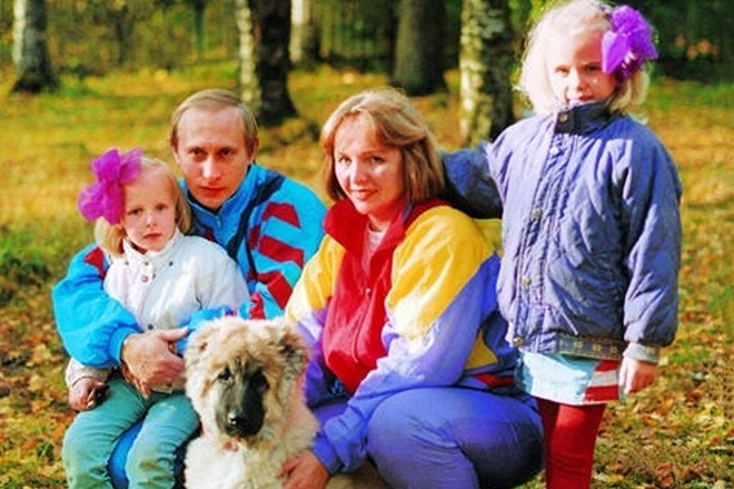 Vladimir Putin and Lyudmila Putina with their daughters