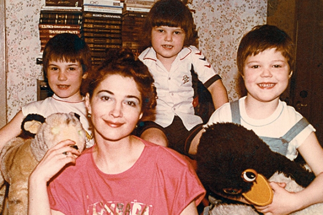 Danila Kozlovsky in his childhood (on the right) with his mother Nadezhda and brothers Yegor and Ivan