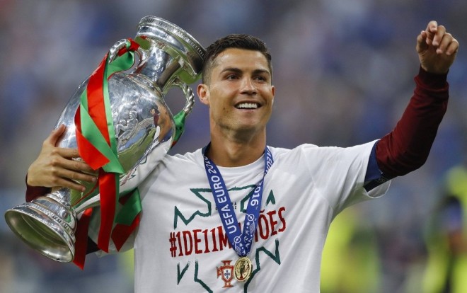 Cristiano Ronaldo in the Portuguese national team with the trophy of Euro-2016