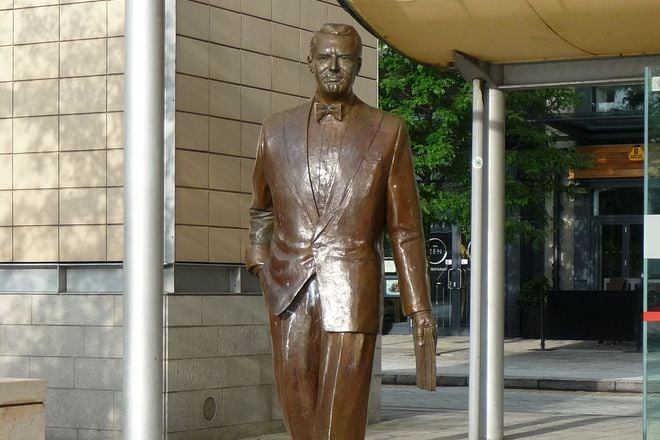 The statue of Cary Grant