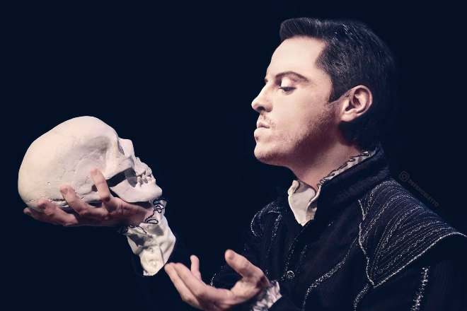 Andrew Scott in the image of Hamlet