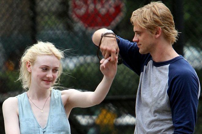 Dakota Fanning and Boyd Holbrook in the movie Very Good Girls