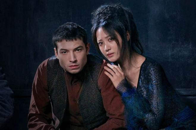 Ezra Miller and Claudia Kim in the picture Fantastic Beasts: The Crimes of Grindelwald