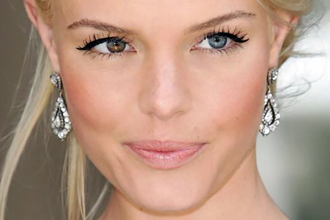 Kate Bosworth has different-colored eyes