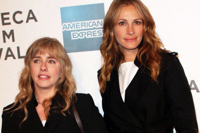 Julia Roberts with her sister Nancy