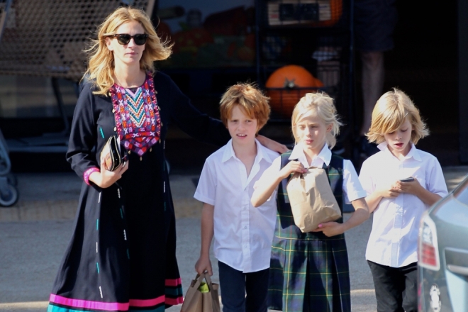 Julia Roberts with children