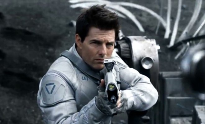 Tom Cruise in the film "Oblivion"