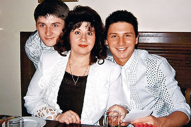 Sergey Lazarev with his mother and his brother