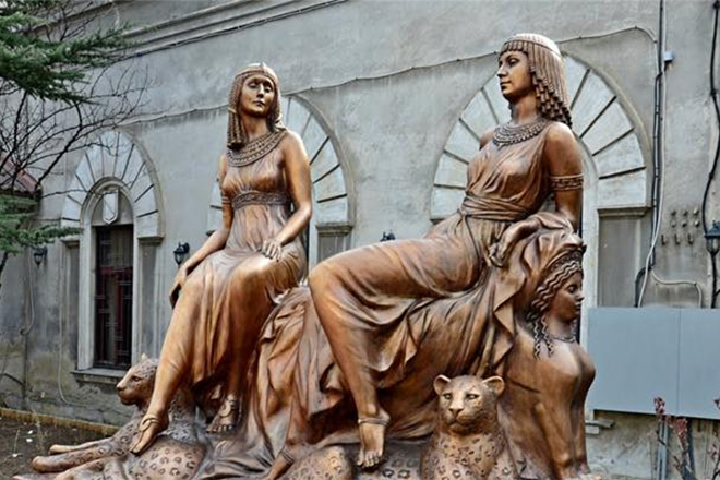 Monument to Anna Akhmatova and Marina Tsvetaeva in Odessa