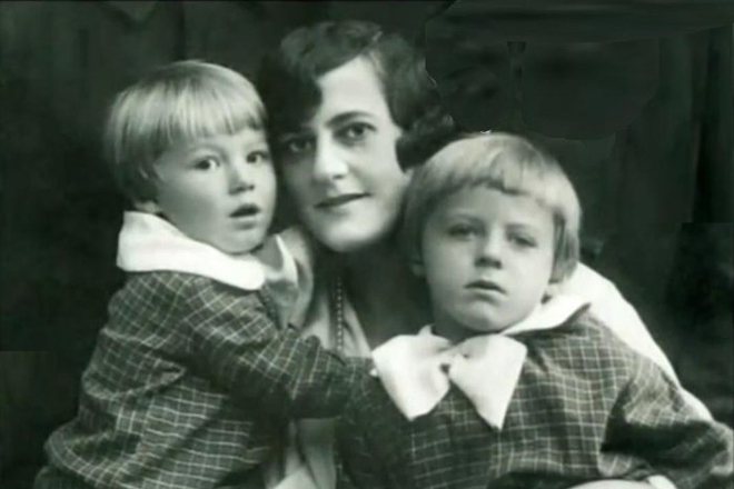 Zinaida Neigauz with her children