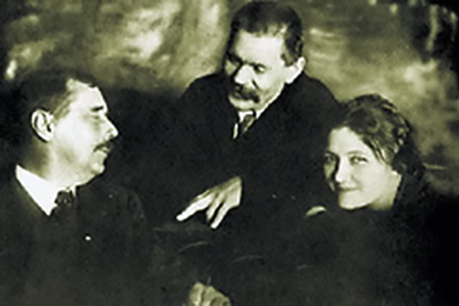 Gorky with his third wife Maria Budberg and the writer Herbert Wells