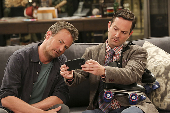 Matthew Perry and Thomas Lennon in the TV series "The Odd Couple"
