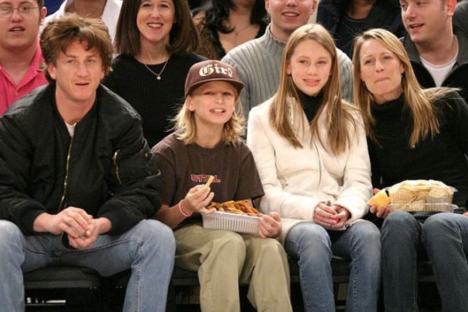 Robin Wright and Sean Penn with children