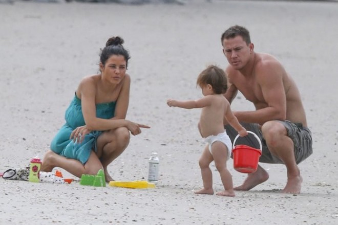 Channing Tatum with his wife and daughter