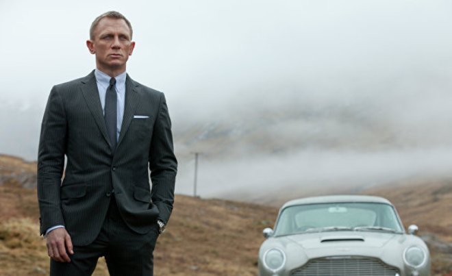 Daniel Craig in the role of James Bond
