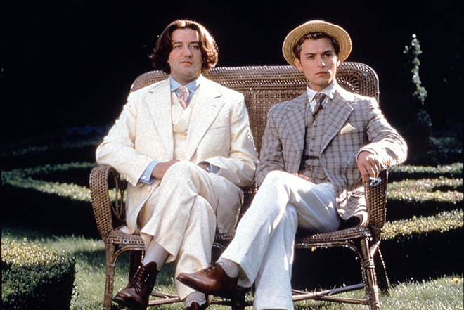 Jude Law and Stephen Fry in the movie "Wilde"