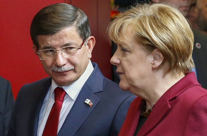 The former Prime Minister of Turkey Ahmet Davutoğlu and Angela Merkel at the UN-Turkey summit in Brussels