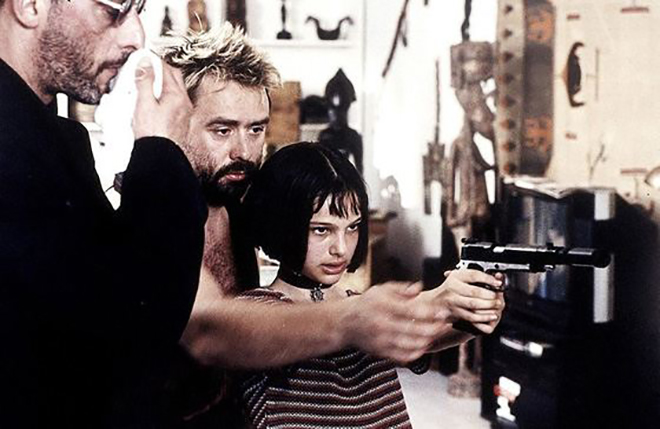 Luc Besson, Jean Reno, and Natalie Portman at the movie “Leon: The Professional” set