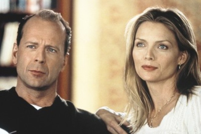 Bruce Willis and Michelle Pfeiffer in the film The Story of Us