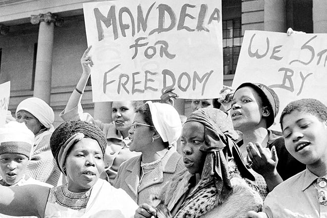 People demand the release of Nelson Mandela