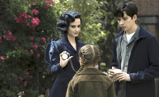 Eva Green and Asa Butterfield in the film "Miss Peregrine's Home for Peculiar Children"
