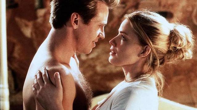 Elisabeth Shue and Val Kilmer in the movie “The Saint”