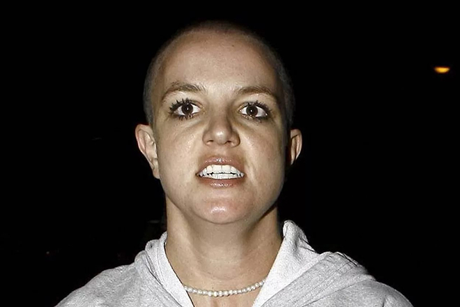 Britney Spears shaved her head