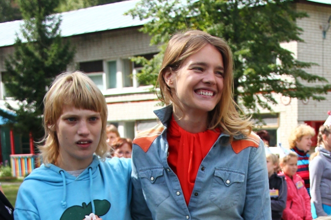 Natalia Vodianova with her sister Oksana