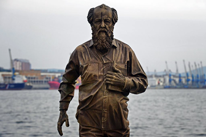 The monument to Solzhenitsyn at the Korabelnaya embankment in Vladivostok