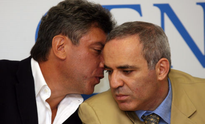 Nemtsov with Garry Kasparov | Vedomosti