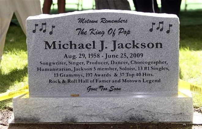 Michael Jackson’s grave