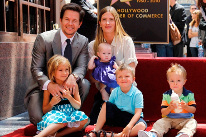 Mark Wahlberg with his wife and their children