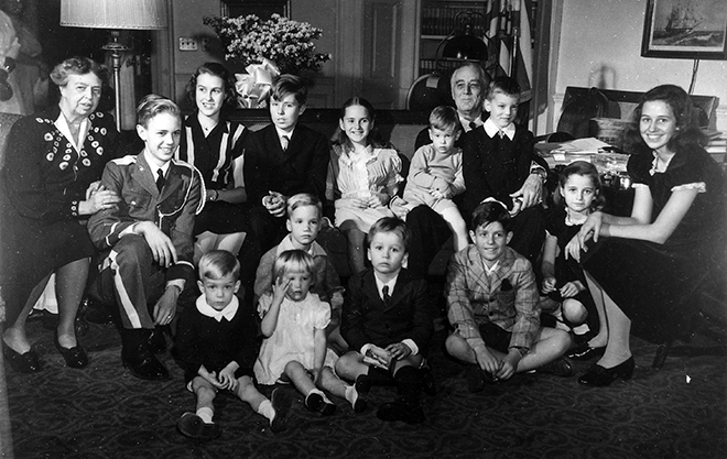 Franklin Roosevelt with his wife and 13 grandchildren