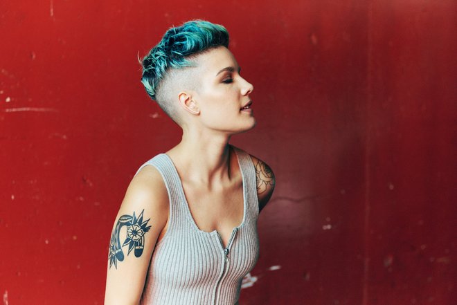 Halsey’s hairstyle