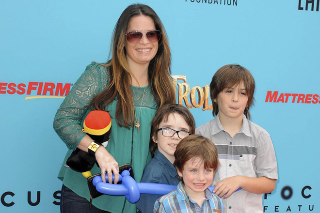 Holly Marie Combs with her children