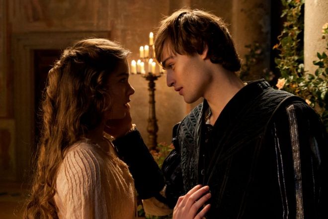 Douglas Booth and Hailee Steinfeld in the movie Romeo & Juliet