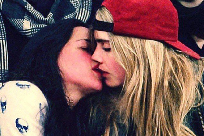 Kiss of Kendall Jenner and Cara Delevingne