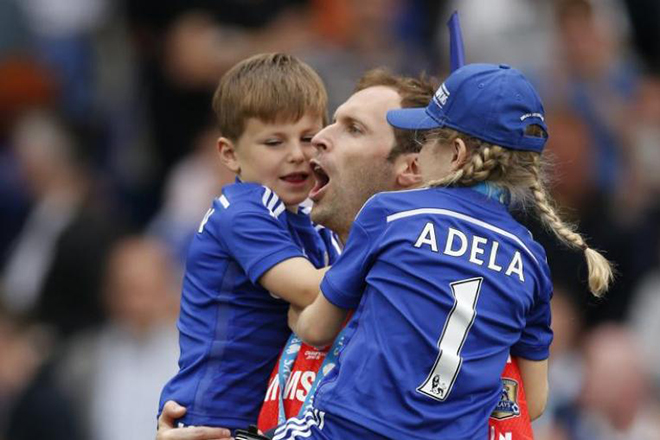 Petr Čech with the children