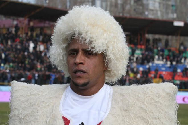 Roberto Carlos wearing the traditional Dagestan clothes