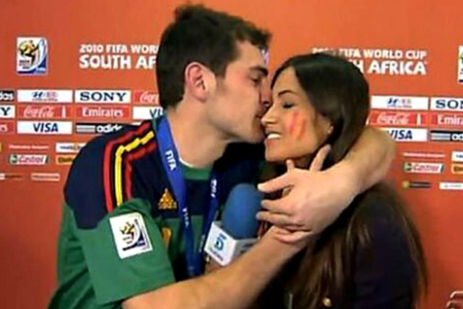 Iker Casillas is kissing Sara