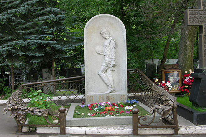 Lev Yashin’s grave