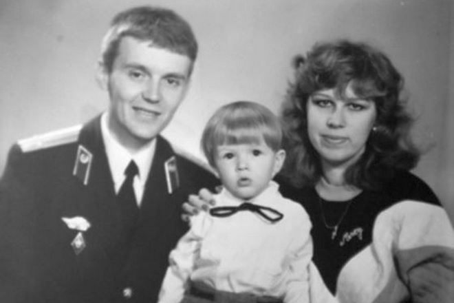 Alexander Litvinenko with his first wife Natalya and their son