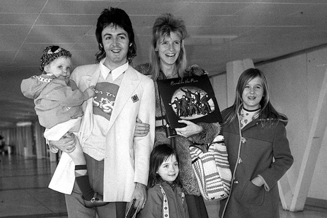 Paul McCartney with his wife Linda and children