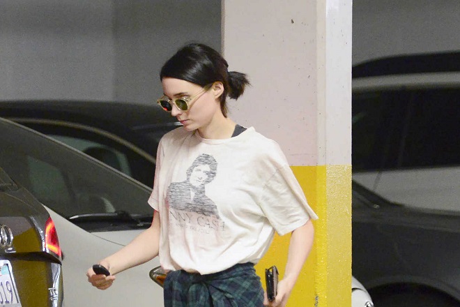 Rooney Mara goes grocery shopping