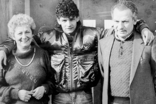 Roberto Baggio with his parents