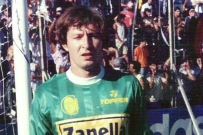 Héctor Cúper in his youth