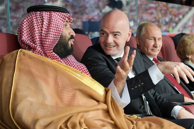 Gianni Infantino with the Russian President and the Crown Prince of Saudi Arabia