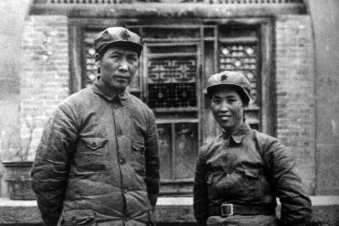 Mao Zedong with his third wife He Zizhen