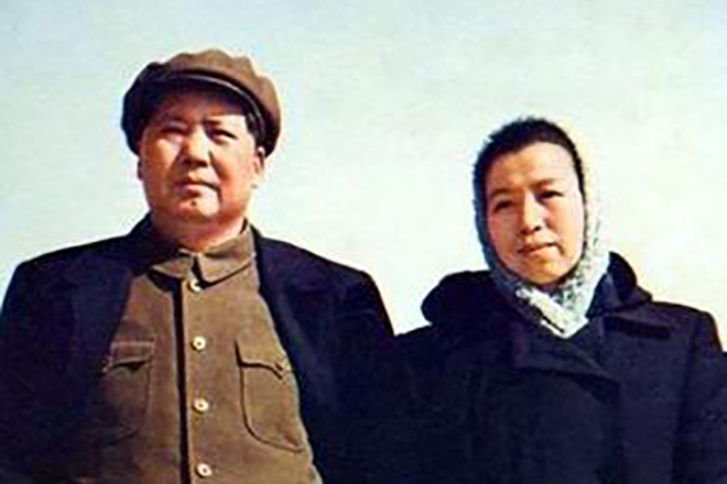 Mao Zedong with his last wife Jiang Qing