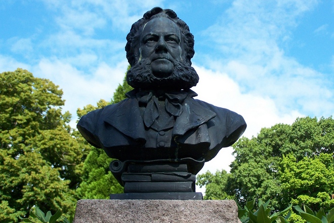 Henrik Ibsen’s portrait sculpture